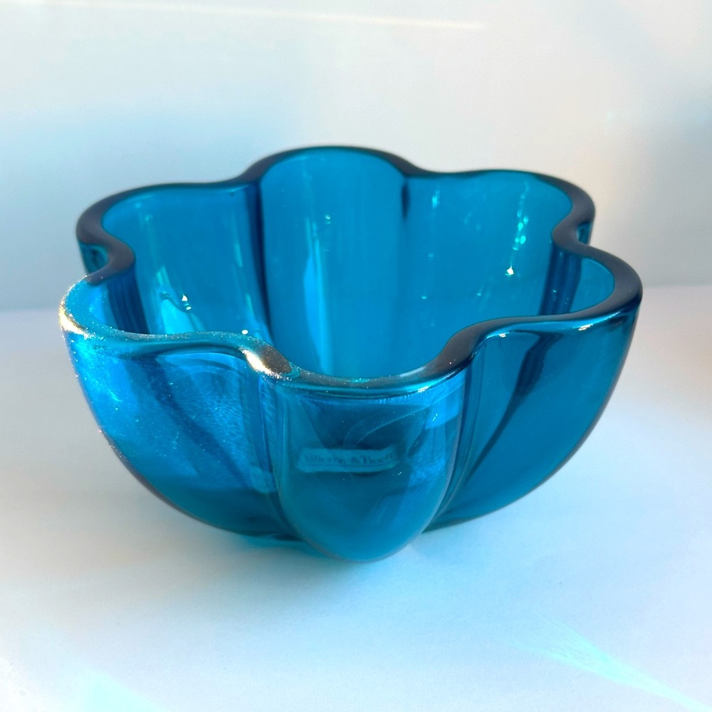 Villeroy & Boch Scalloped Glass Bowl Neptune Blue